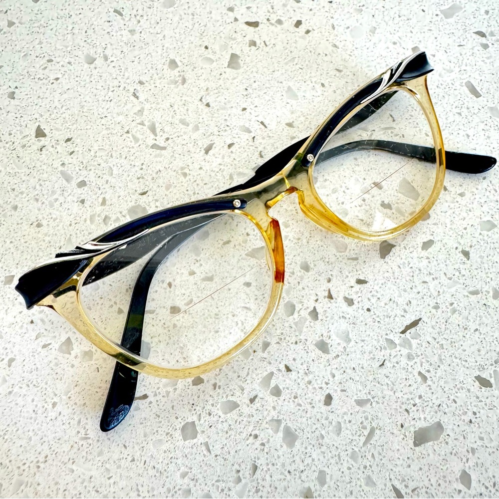 Vintage Black and Tan Women's Glasses - Picture 7 of 7